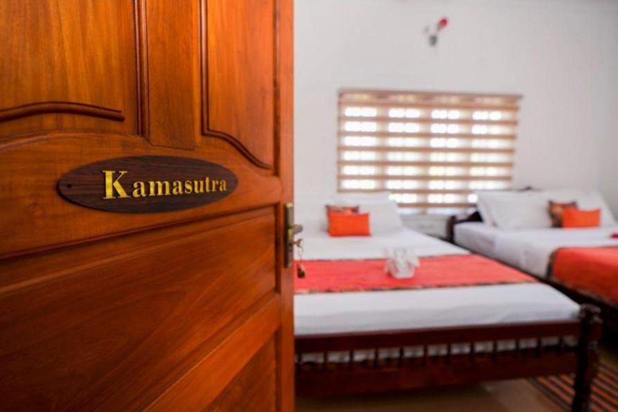 Parudeesa - Heavenly- Luxurious Palace Look-Near Cbd - Kerala - India With Breakfast Kaladi Exterior photo